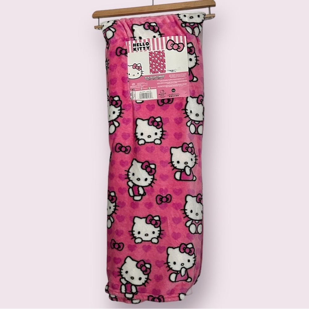 Hello Kitty Pink Hearts Throw